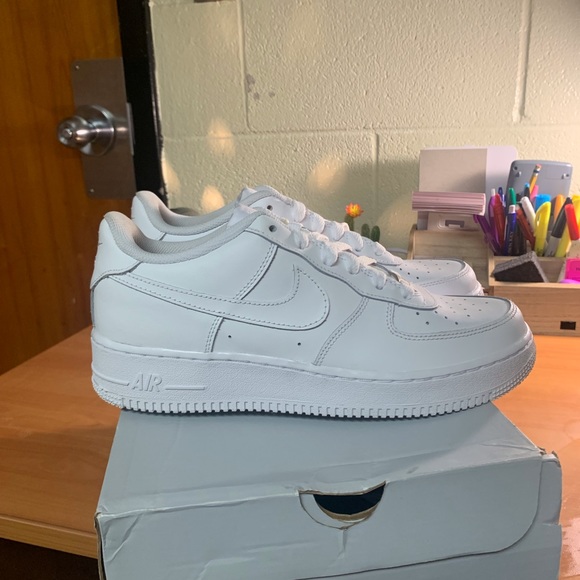 White Nike Air Force 1 - Picture 3 of 10